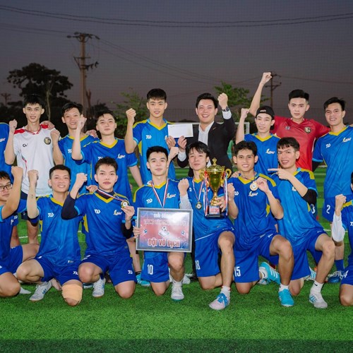 HOẠT ĐỘNG ĐÁ BÓNG CỦA HỌC SINH INFINITY