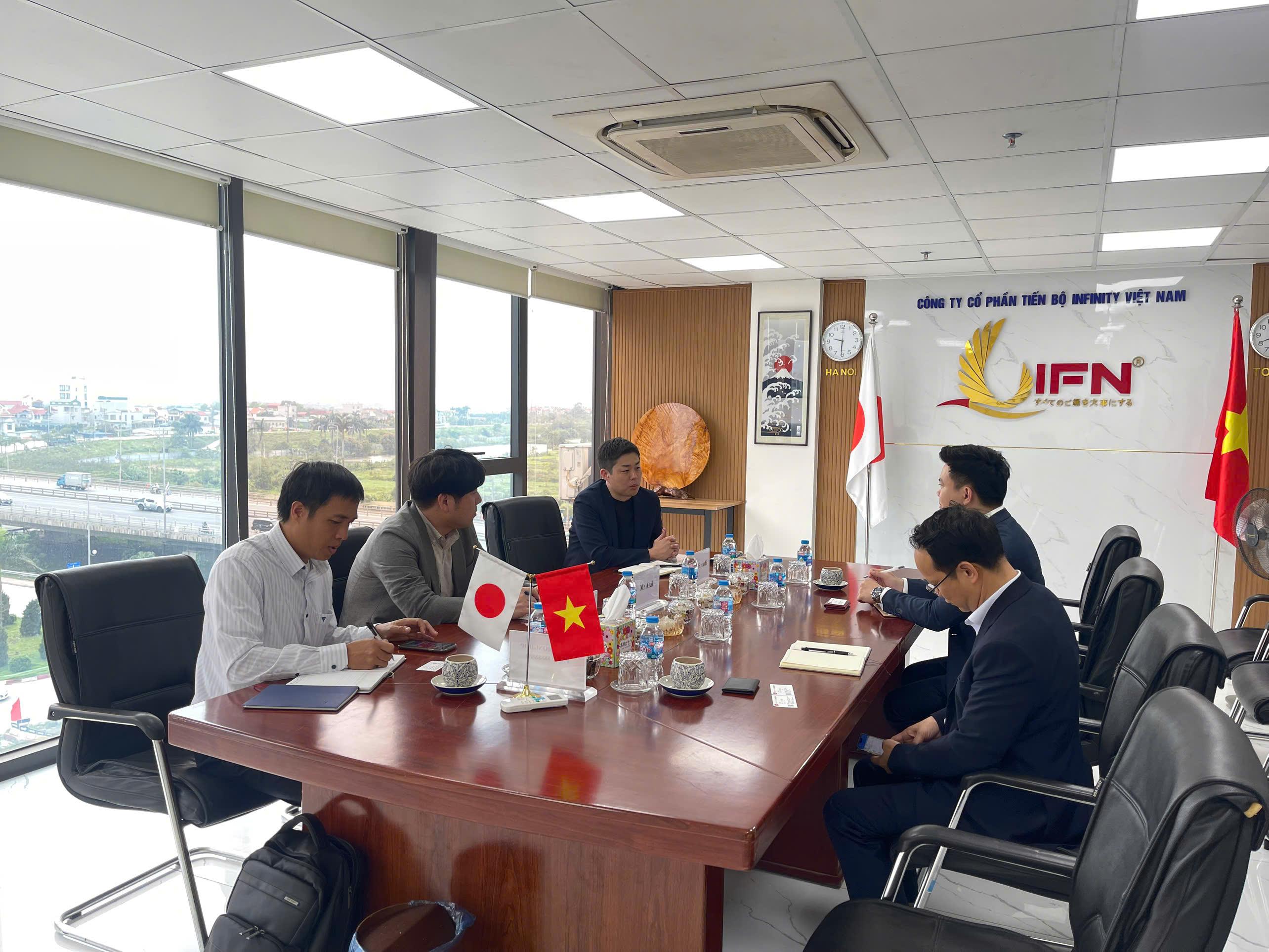 KHÁCH NHẬT ĐẾN THĂM VÀ LÀM VIỆC